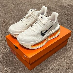 Nike VOMERO PREMIUM Sneakers